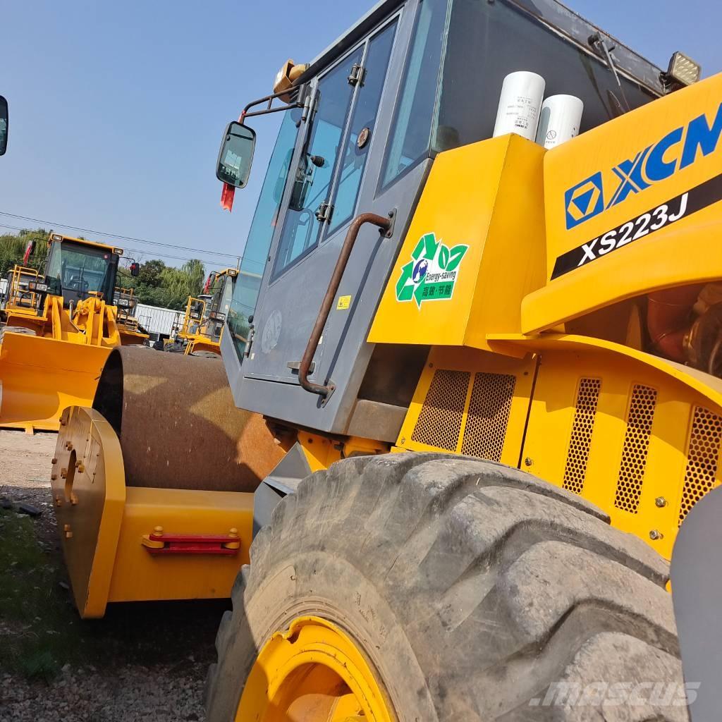 XCMG XS223J 싱글 드럼 롤러