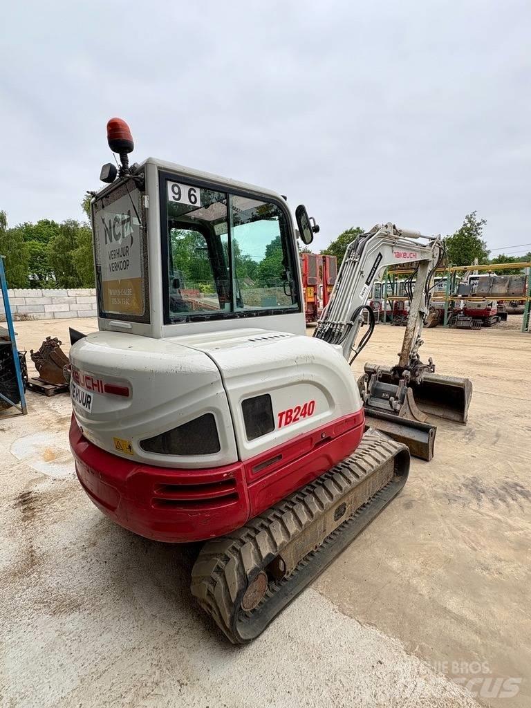 Takeuchi TB 240 소형 굴삭기 7톤 미만