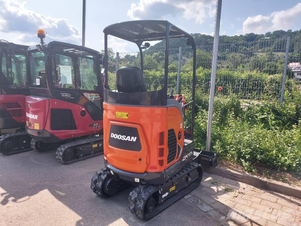 Doosan DX 17 소형 굴삭기 7톤 미만