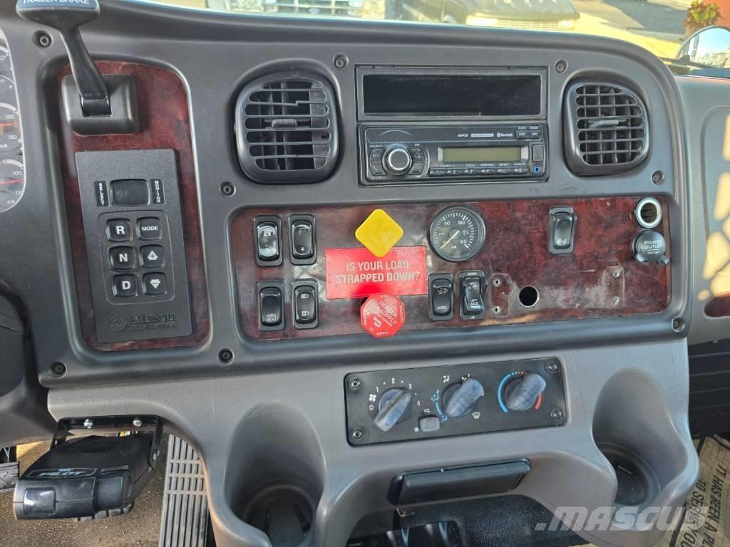 Freightliner M2 106 플랫베드/드롭사이드 트럭