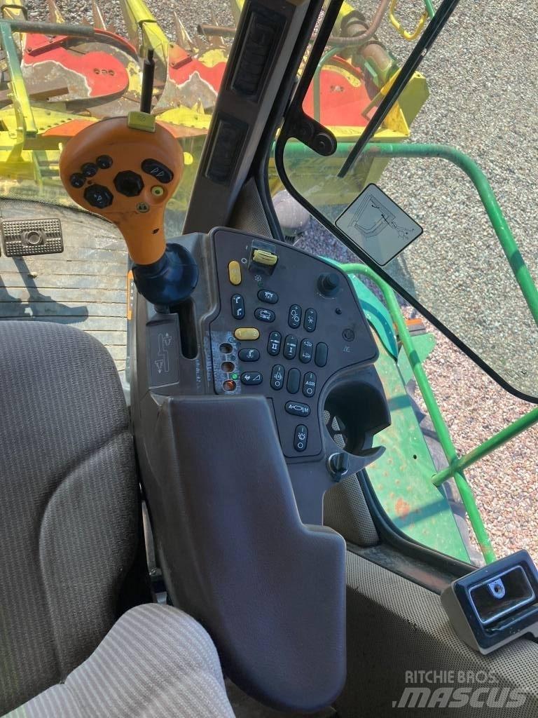 John Deere 7300 자동 초지기계