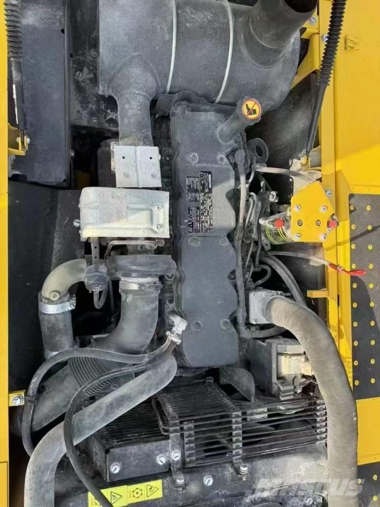 Komatsu PC 220 대형 굴삭기 29톤 이상