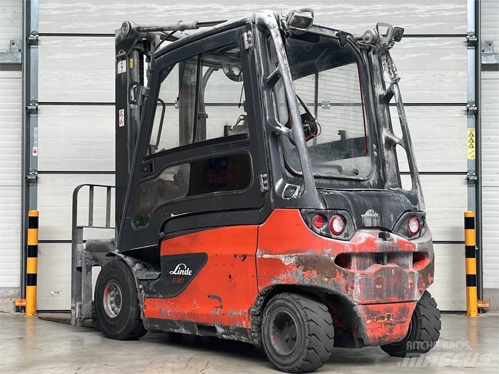 Linde E30L-01 전동 지게차
