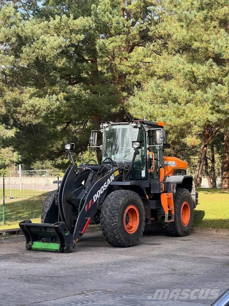 Doosan DL 220-7  휠로우더