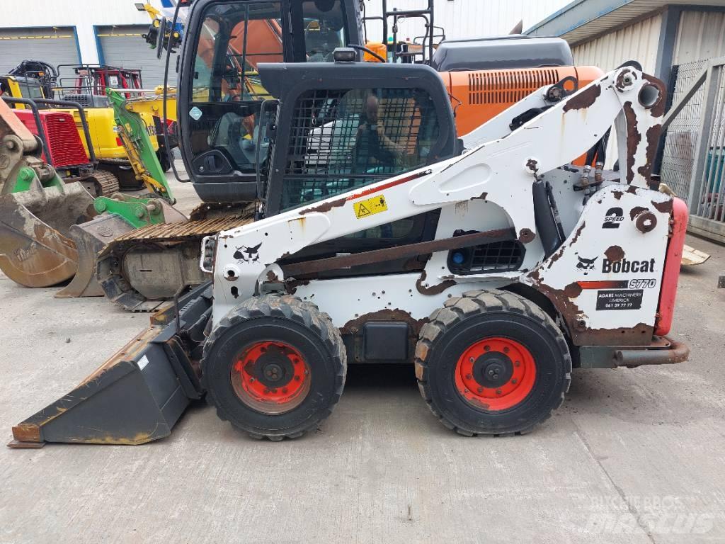 Bobcat 377  스키드로더