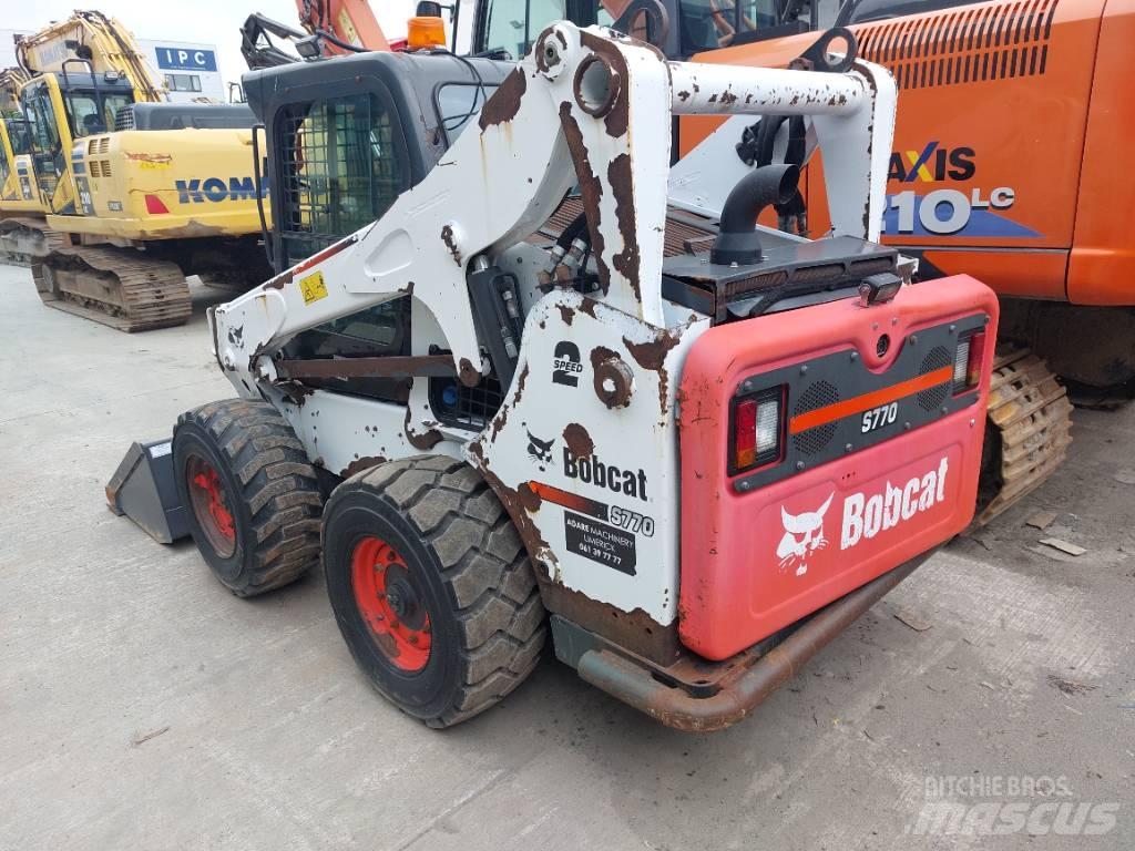 Bobcat 377  스키드로더