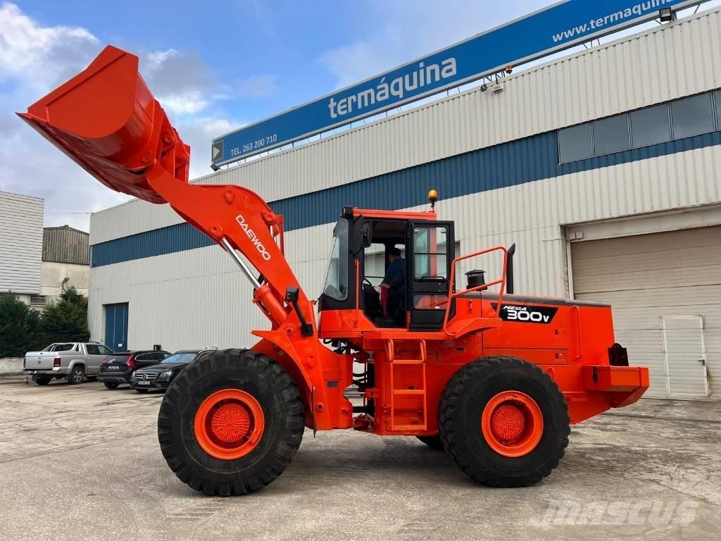 Daewoo Mega 300 III  휠로우더