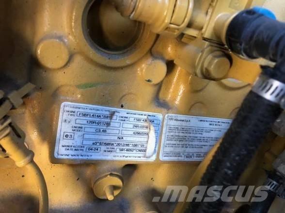 CAT CS44B 공기 타이어 롤러