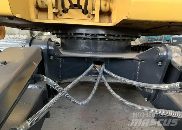 Komatsu PC138 대형 굴삭기 29톤 이상