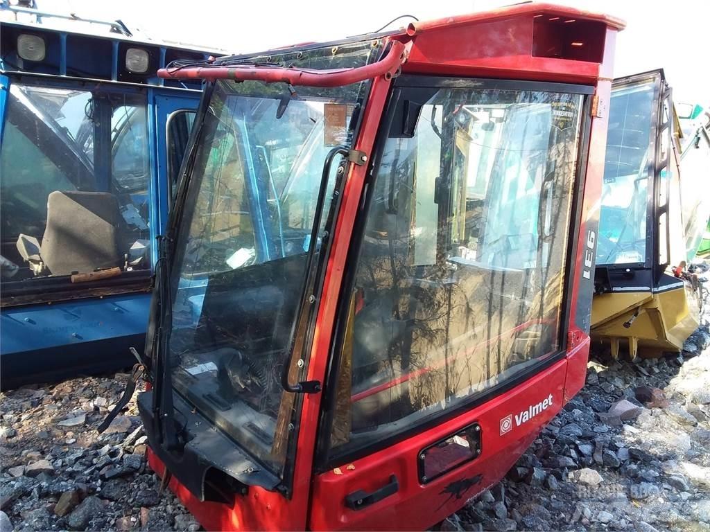 Valmet 931 캐빈 및 인테리어