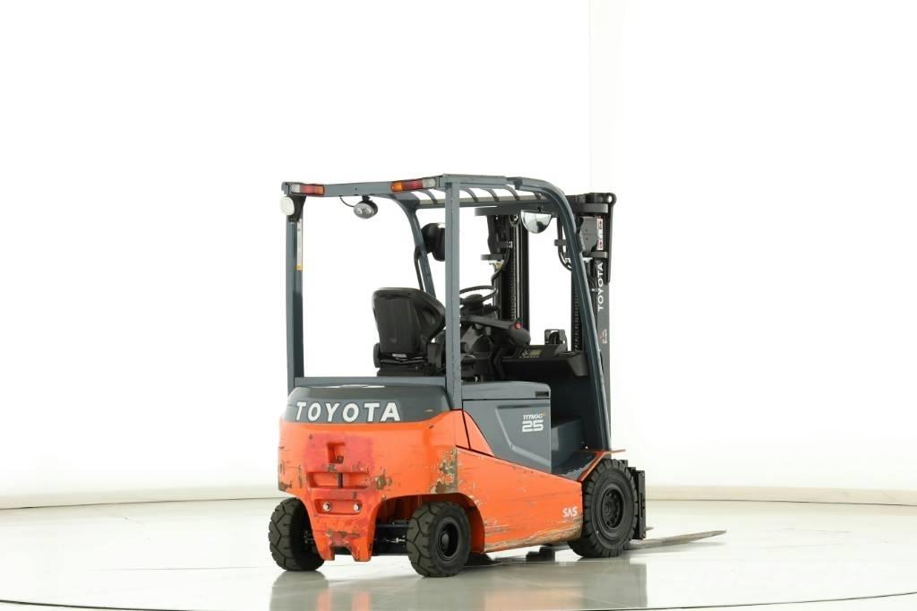 Toyota 8 FBMT 25 전동 지게차