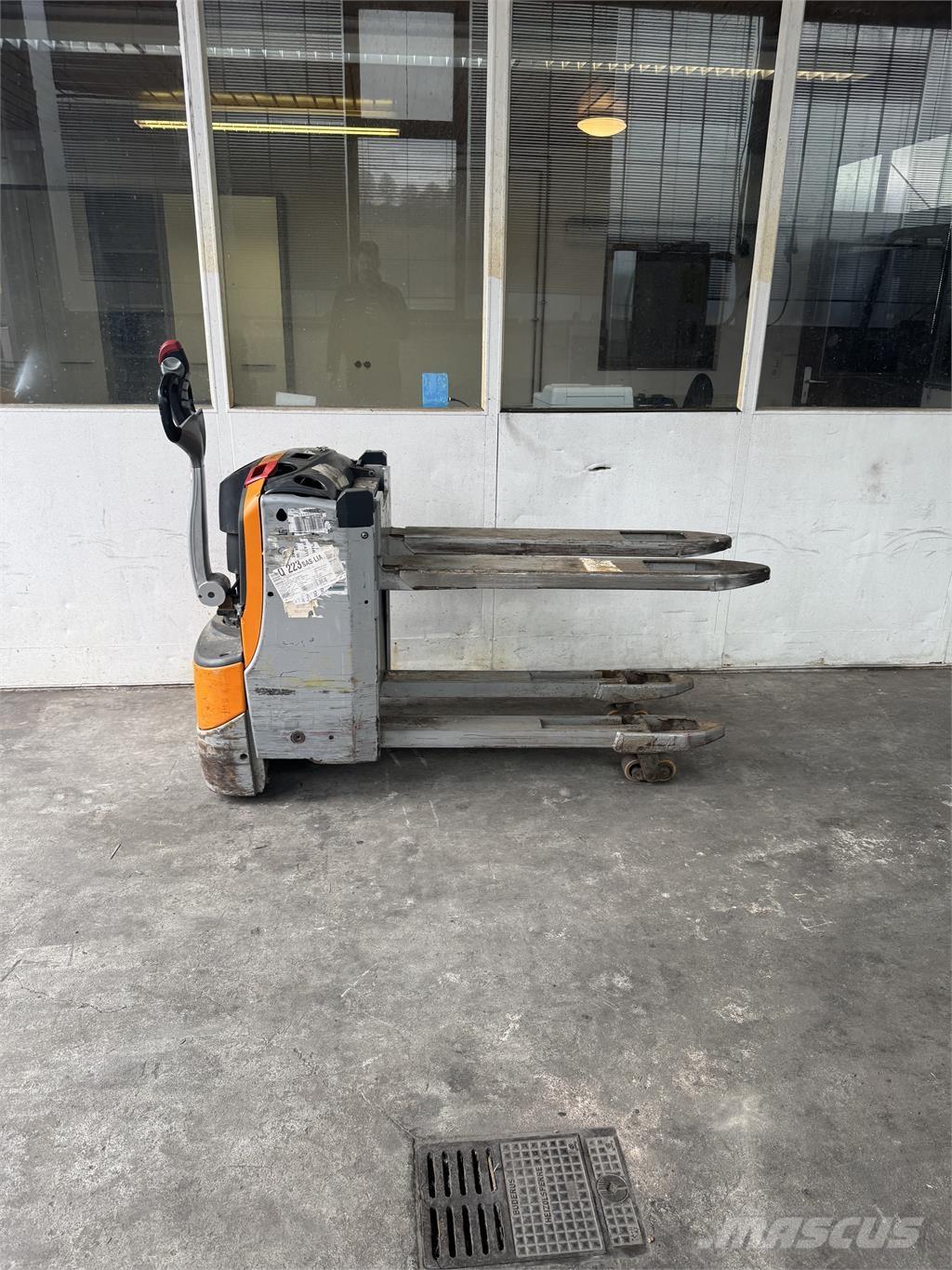 Still EXU-H18 포크리프트