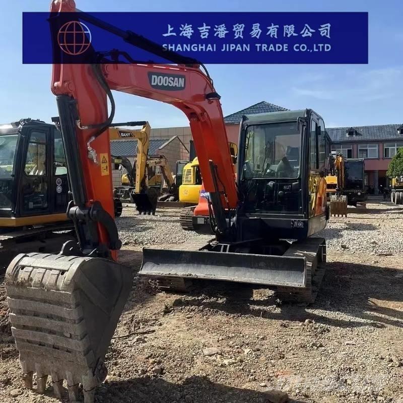 Doosan DX 60 소형 굴삭기 7톤 미만
