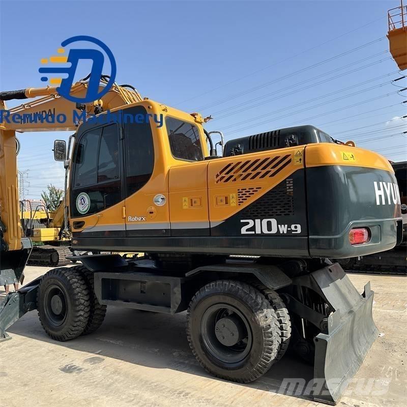 Hyundai 210W-9  휠 굴삭기