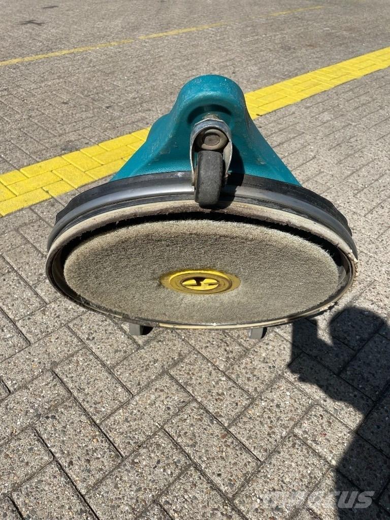 Tennant 2370 도로 청소차