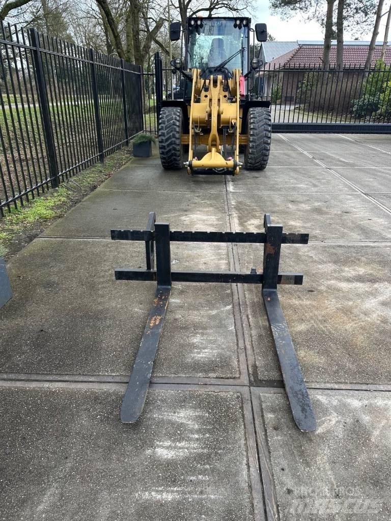 CAT 908 forks 지게차