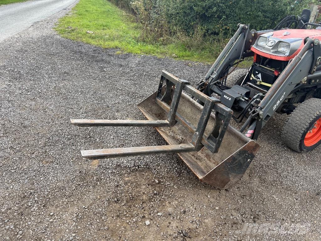 Kubota STV 36 소형 트랙터