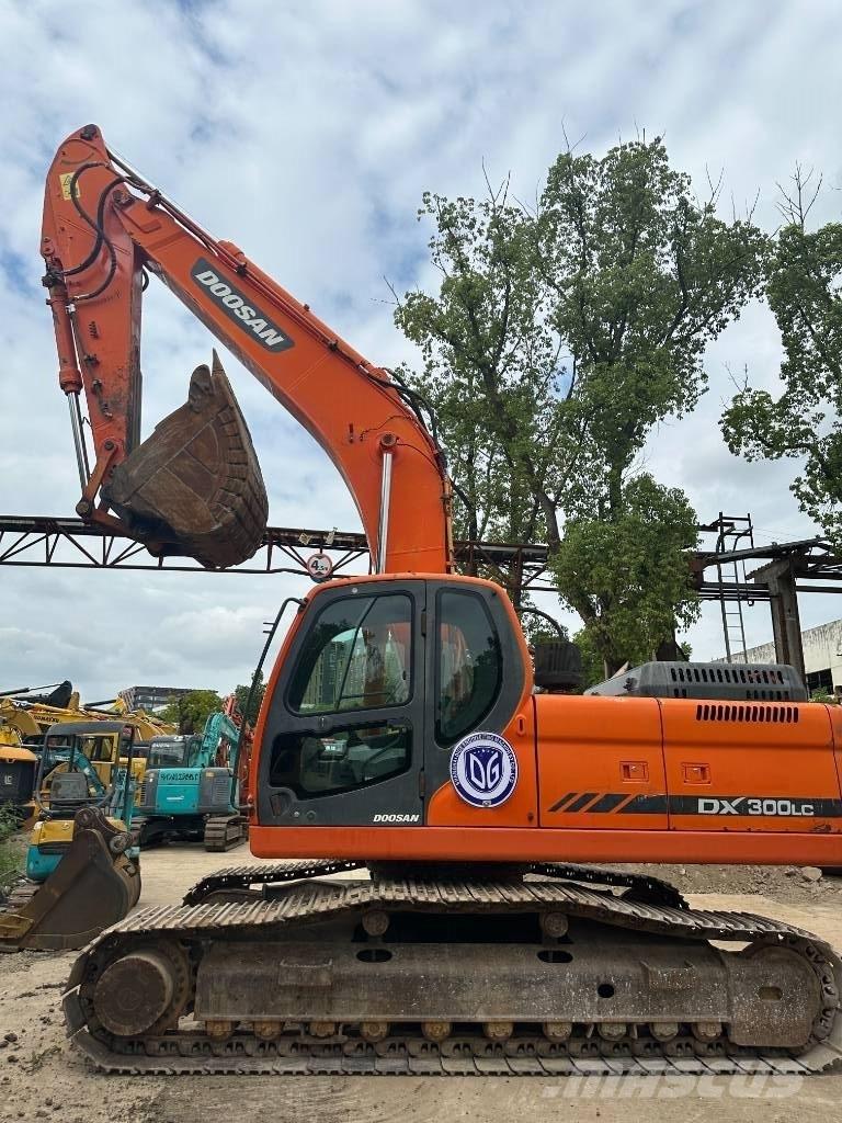 Doosan DX300 대형 굴삭기 29톤 이상