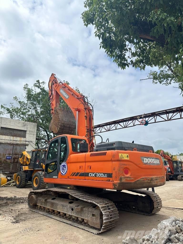 Doosan DX300 대형 굴삭기 29톤 이상
