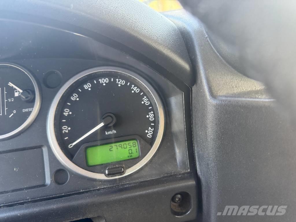 Land Rover Defender 픽업/드롭사이드