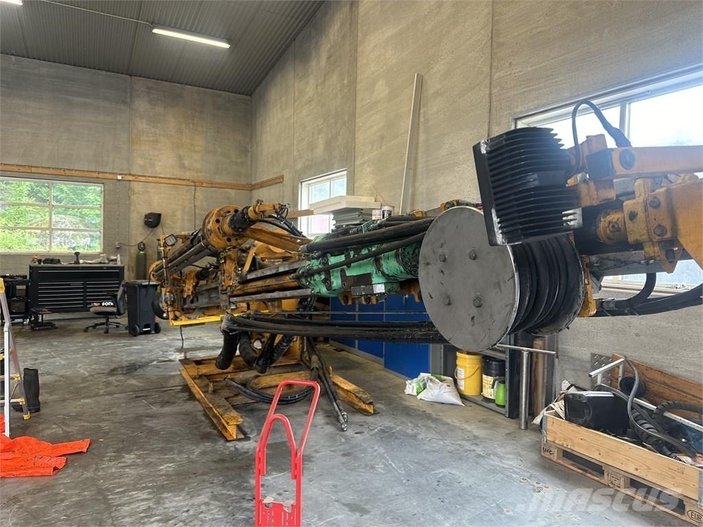 CAT 335 F L 도로 굴착기