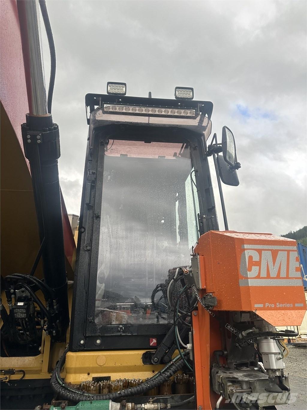 CAT 335 F L 도로 굴착기