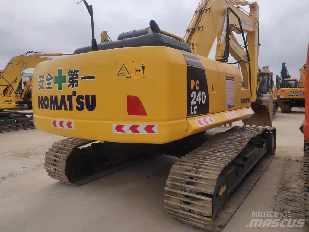 Komatsu PC 240 대형 굴삭기 29톤 이상