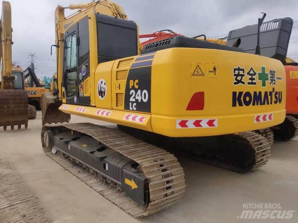 Komatsu PC 240 대형 굴삭기 29톤 이상