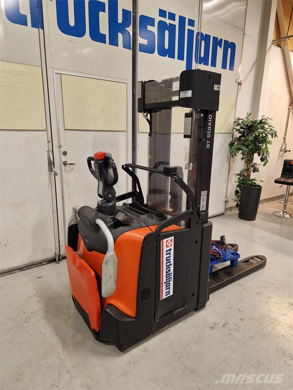 Toyota SPE160L 보행식 리치 지게차