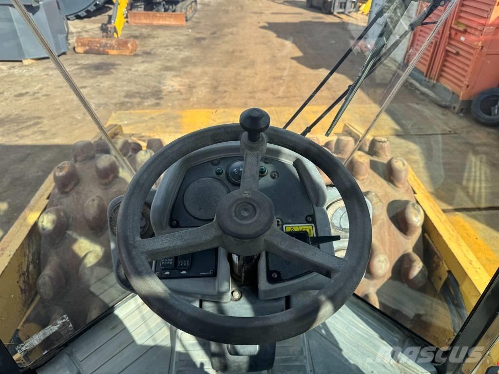 CAT CP 76 싱글 드럼 롤러