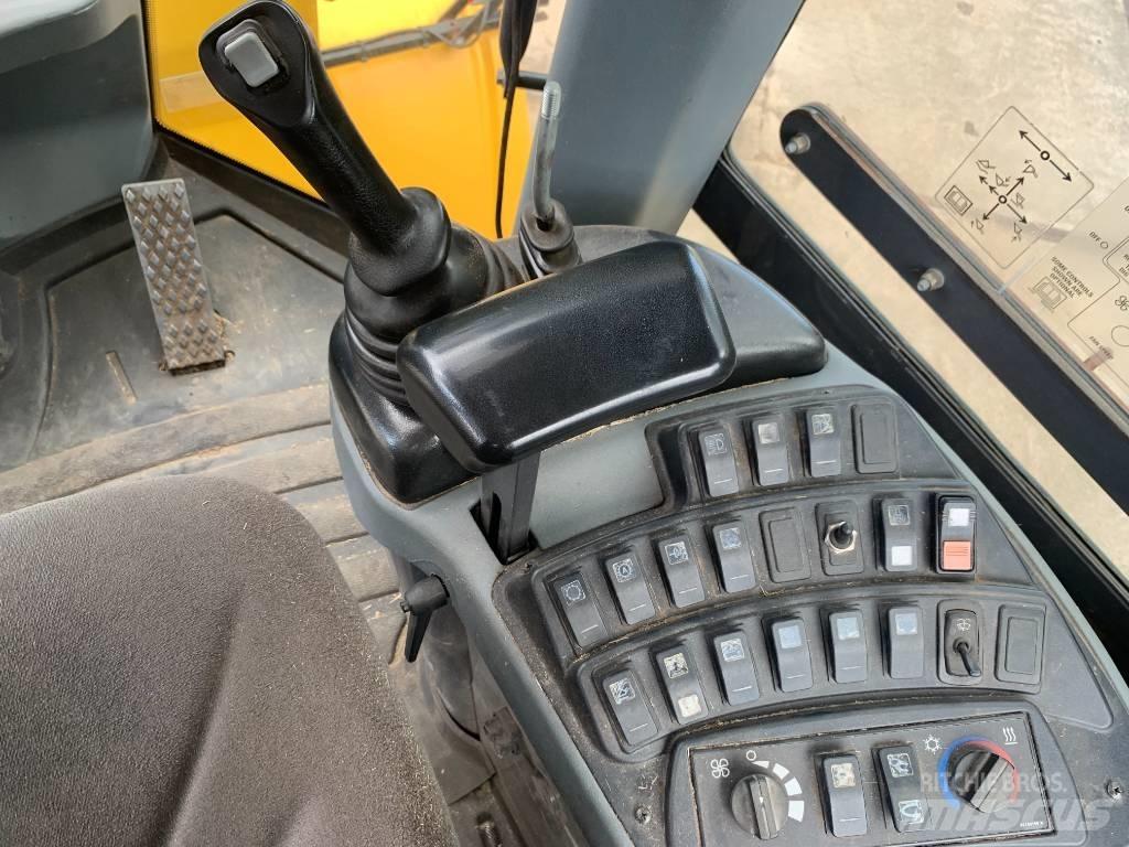 New Holland W 130 C  휠로우더