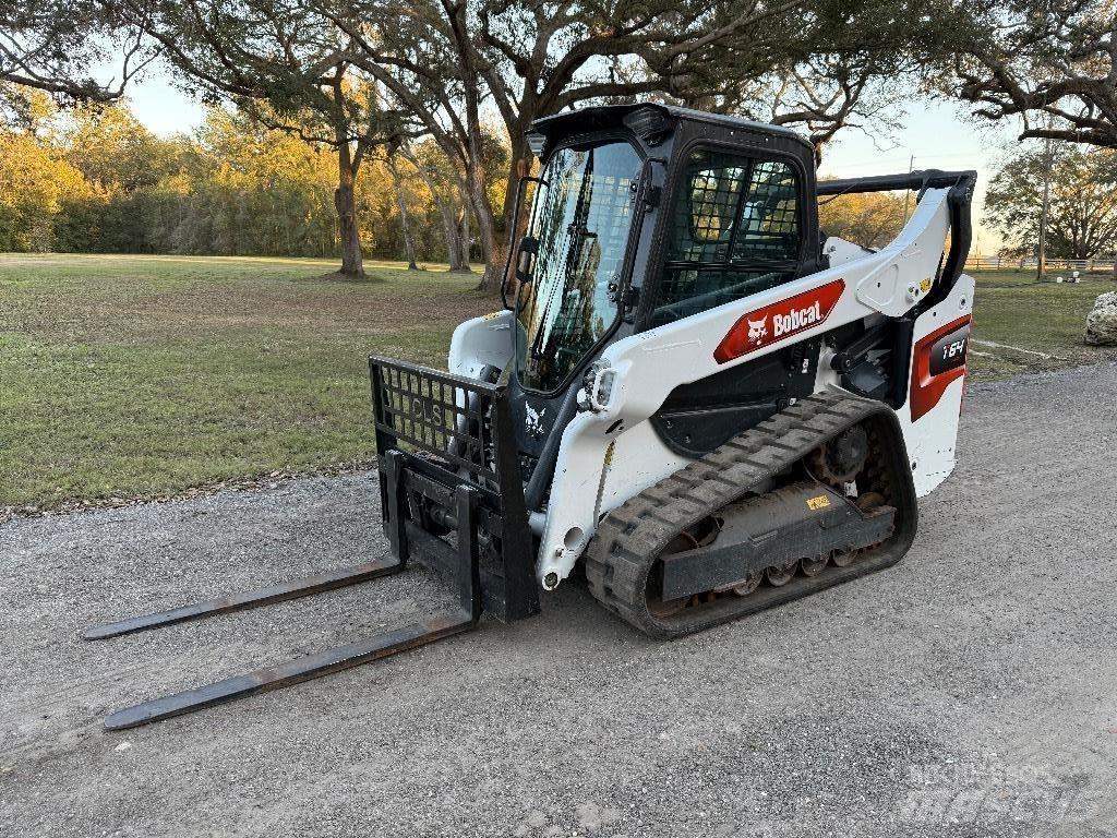 Bobcat T 64  스키드로더