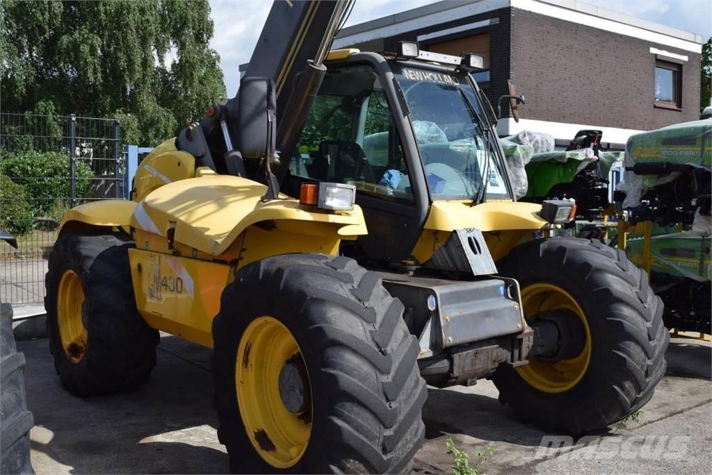 New Holland LM 430 견인식 전동이동 리프트