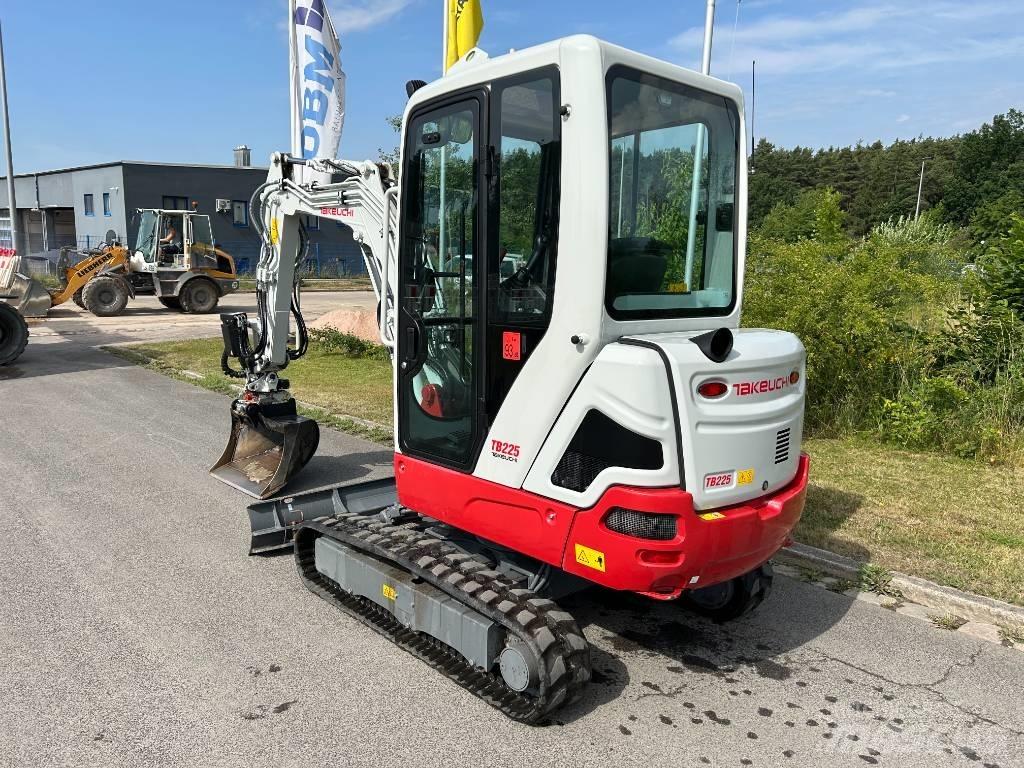 Takeuchi TB 225A V5 소형 굴삭기 7톤 미만