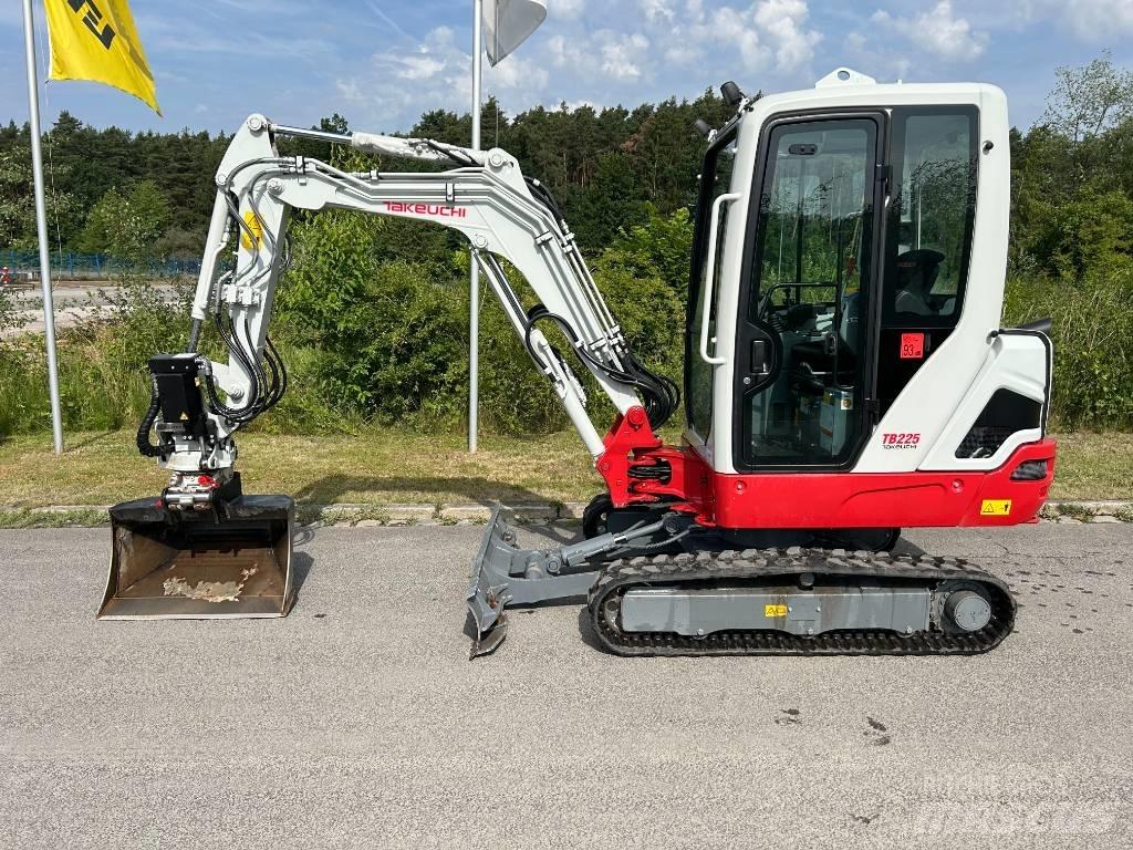 Takeuchi TB 225A V5 소형 굴삭기 7톤 미만