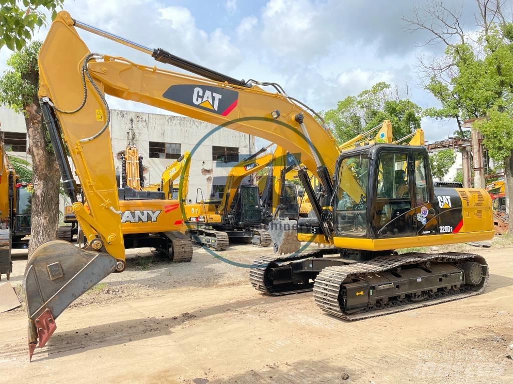 CAT 320 D 2 중형굴삭기 7톤-28톤