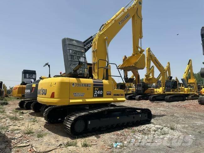 Komatsu PC 240-8 대형 굴삭기 29톤 이상