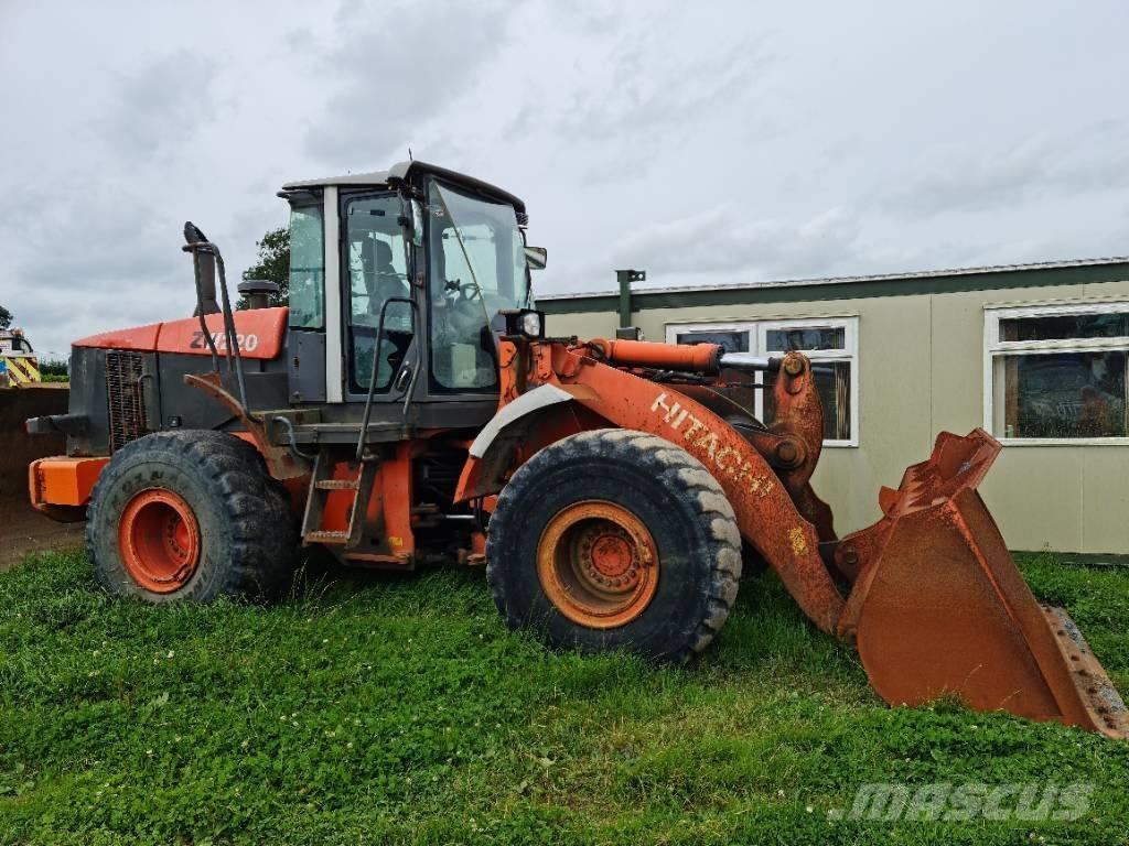 Hitachi ZW 220  휠로우더