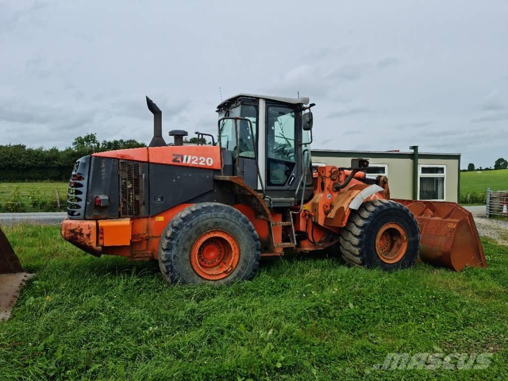 Hitachi ZW 220  휠로우더