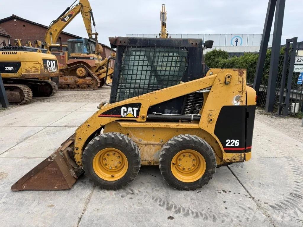 CAT 226B  스키드로더