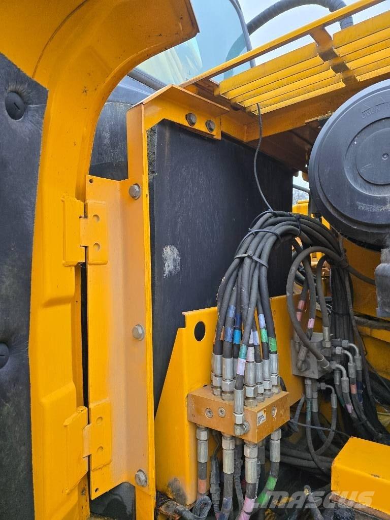 JCB JS 210 LC 대형 굴삭기 29톤 이상