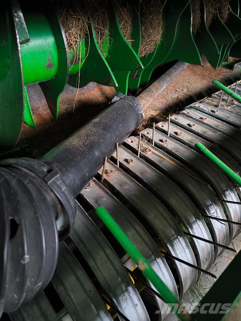 John Deere V461M 원형 곤포기