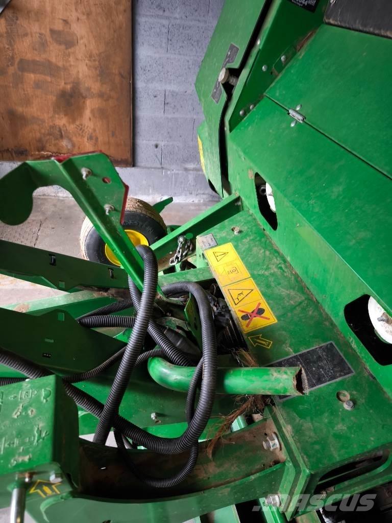 John Deere V461M 원형 곤포기