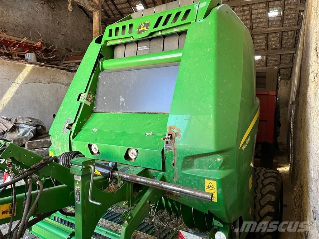 John Deere V461M 원형 곤포기
