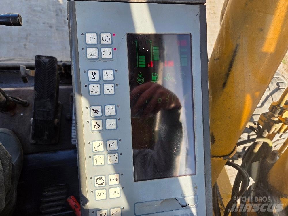 Liebherr A900  휠 굴삭기