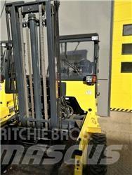 Moffett M8 35.3 험지용 트럭