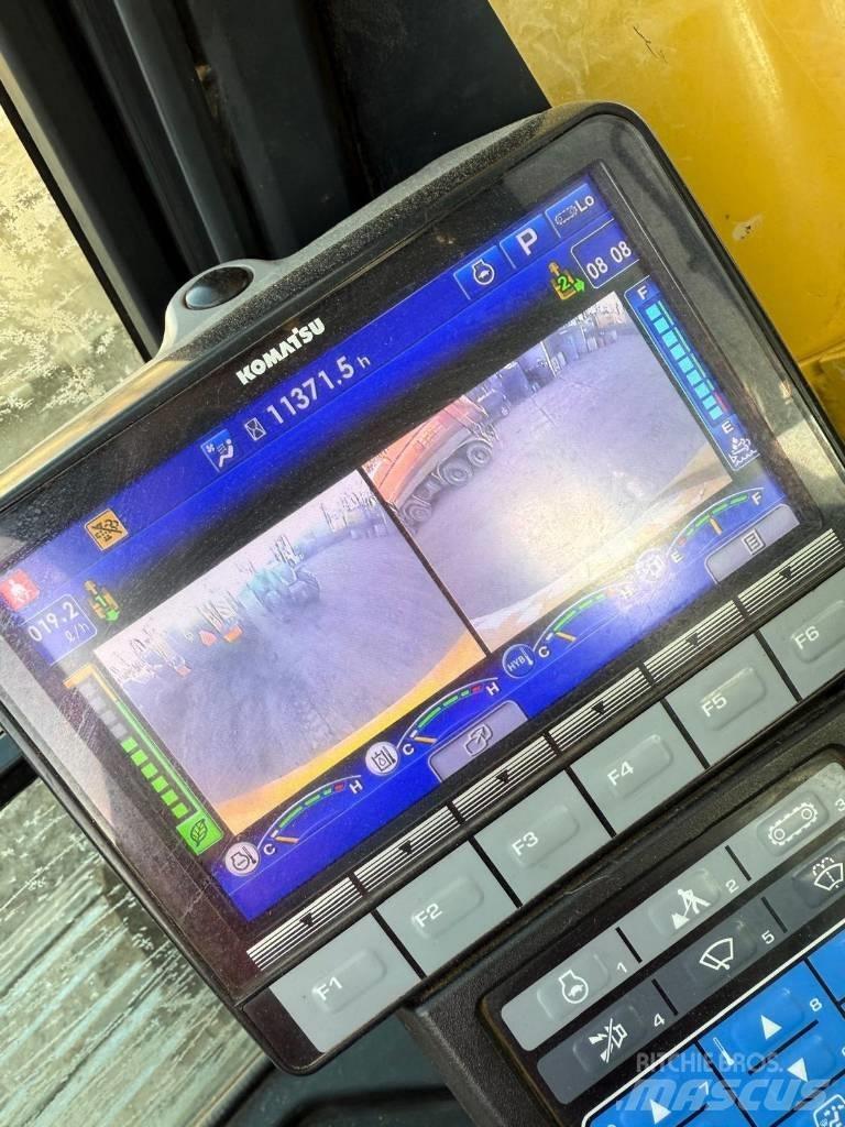 Komatsu HB 365 대형 굴삭기 29톤 이상