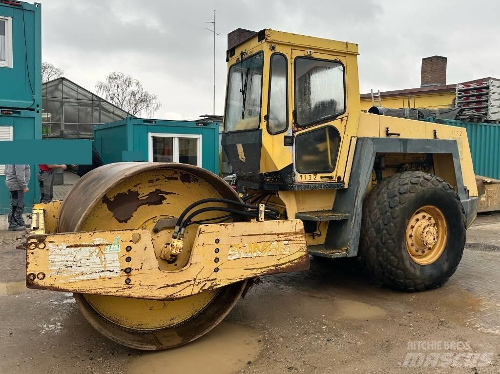 Bomag BW 213 D 싱글 드럼 롤러
