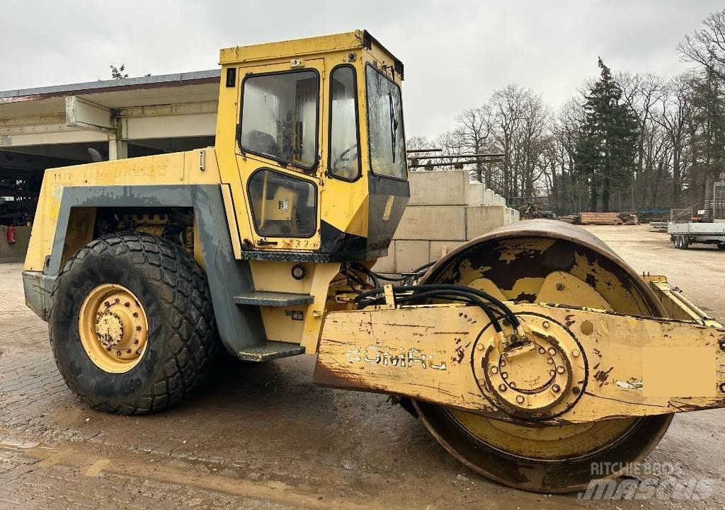 Bomag BW 213 D 싱글 드럼 롤러
