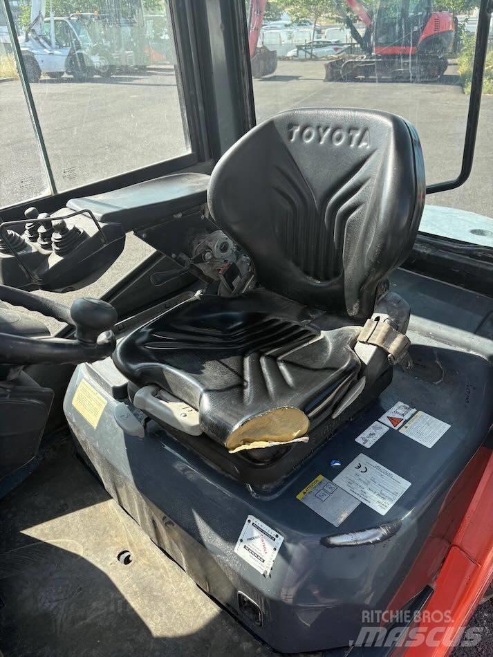 Toyota 8 FDF 25 디젤 지게차